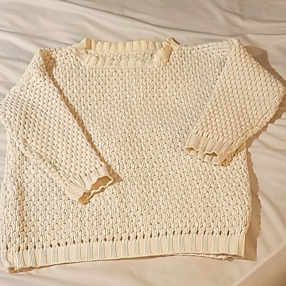 Women's Large heavy knit sweater, open weave, no tags.